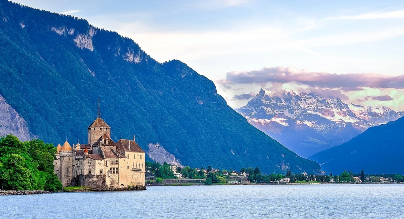Château de Chillon, lac Léman et montagnes